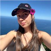 Estudiante con buen rendimiento académico y buenas  notas.